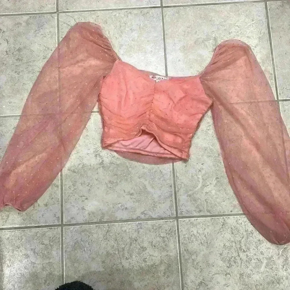 Cute mesh top - Picture 1 of 2